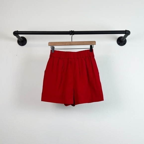 NWT Walter Baker Crepe Pleated High Waisted Shorts in Red - Picture 6 of 7